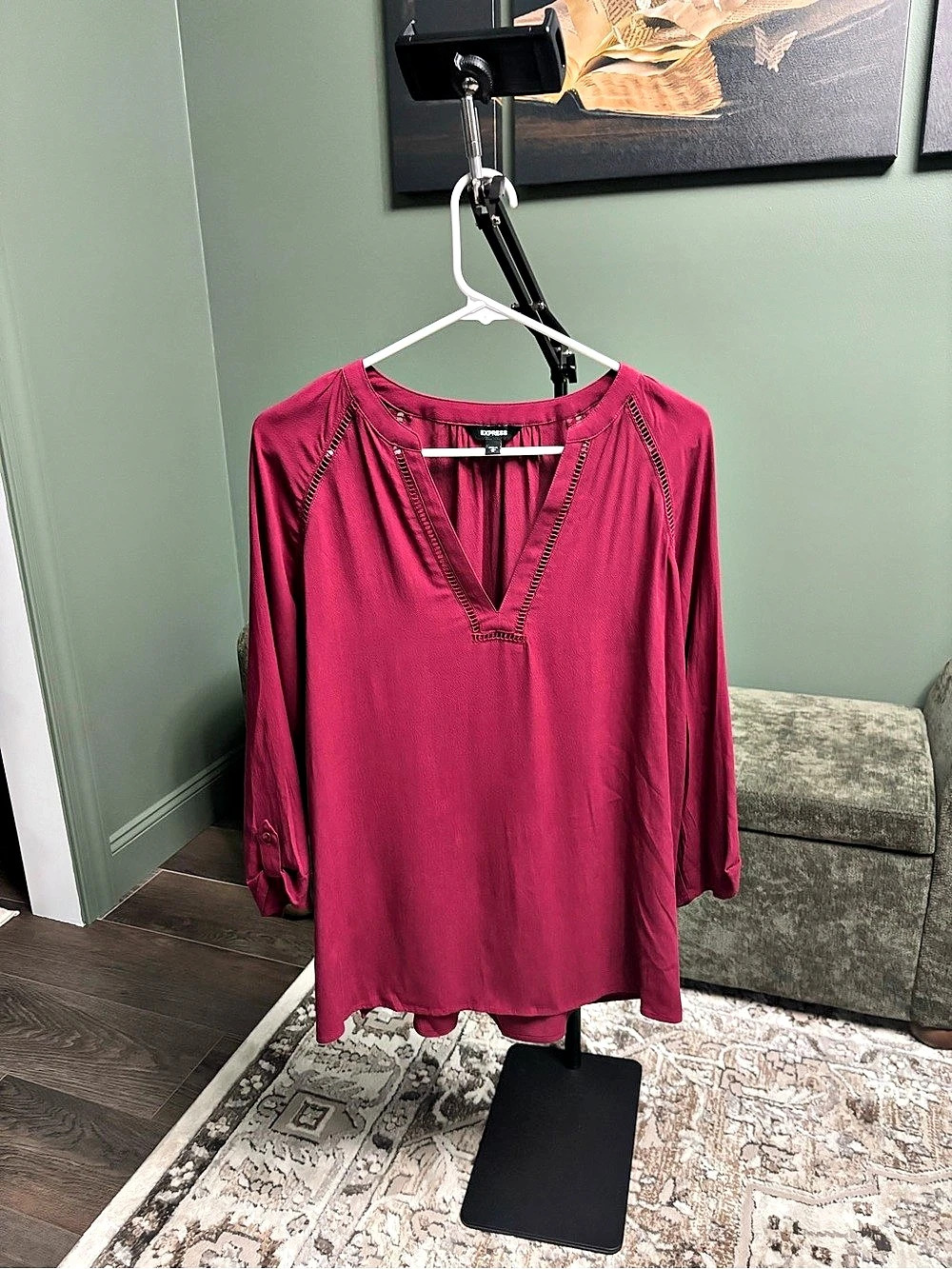 Express V-Neck Long Sleeve Blouse in burgundy Size Medium Like New